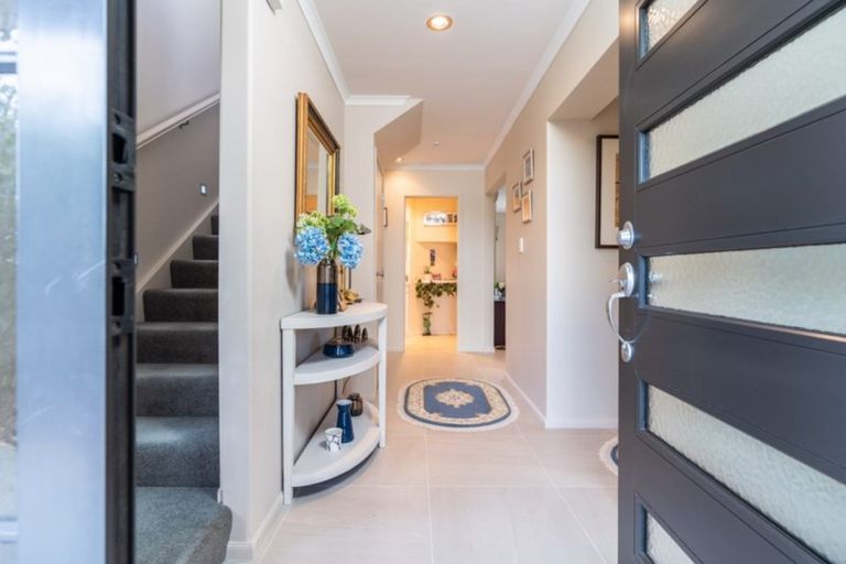 Photo of property in 12 Ngatiti Place, One Tree Point, 0118