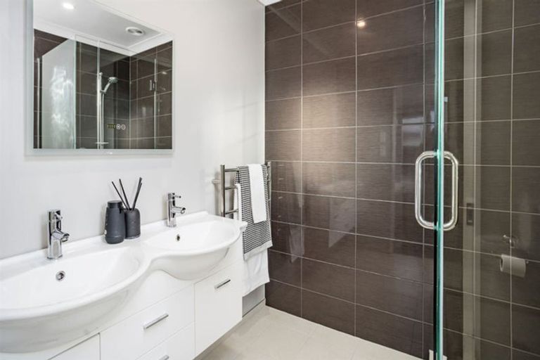 Photo of property in 32 Linkwater Way, Parklands, Christchurch, 8083