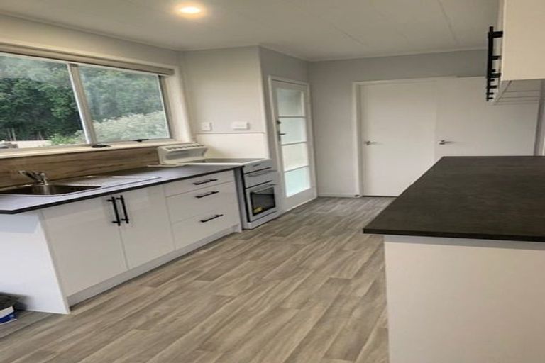 Photo of property in 35 Thornlow Street, Glendene, Auckland, 0602