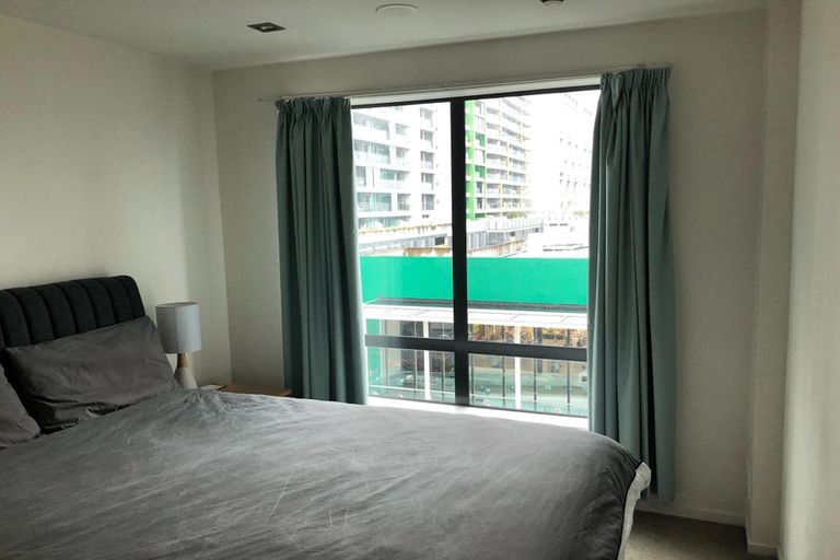 Photo of property in The Docks Apartments, 403/2 Dockside Lane, Auckland Central, Auckland, 1010