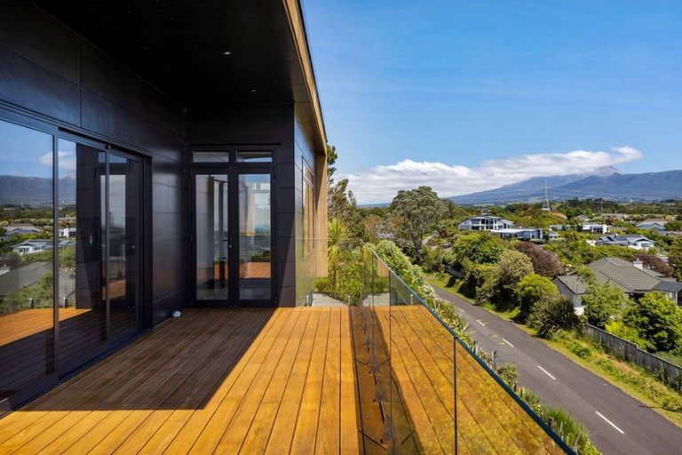 Property details for 41 Veale Road, Frankleigh Park, New Plymouth, 4371