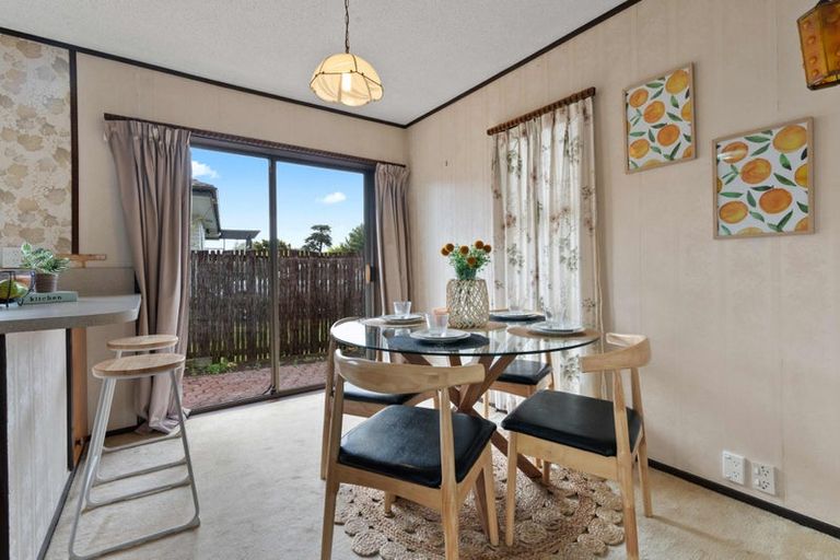 Photo of property in 30 Gibbons Road, Weymouth, Auckland, 2103