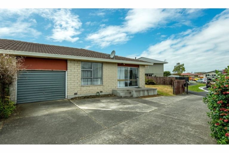 Photo of property in 1/6 Portnall Place, Parklands, Christchurch, 8083