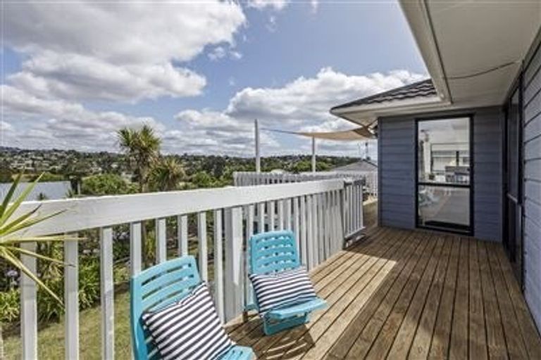 Photo of property in 2/7 Arran Road, Browns Bay, Auckland, 0630