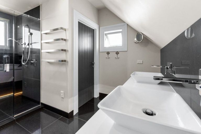 Photo of property in 2 Sealy Road, Bluff Hill, Napier, 4110