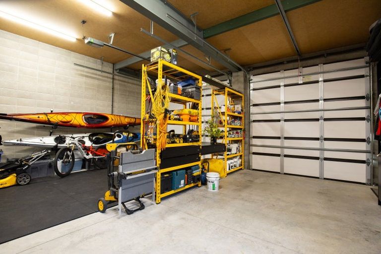 Photo of property in 2 Whaitere Place, Waikawa, Picton, 7220