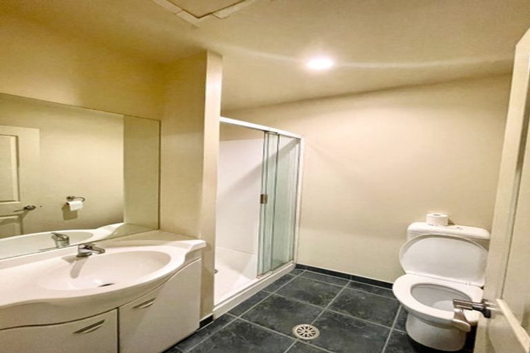 Photo of property in Atrium Apartments, 2r/154 The Terrace, Wellington Central, Wellington, 6011