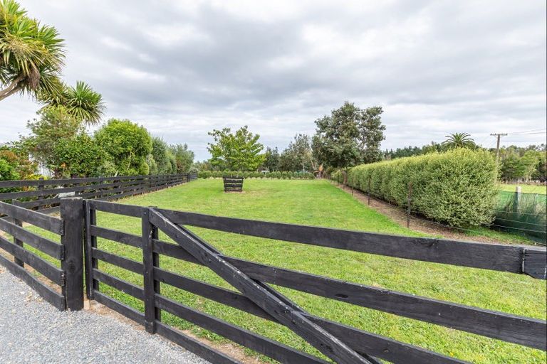 Photo of property in 11 Papaitonga Lake Road, Ohau, Levin, 5570