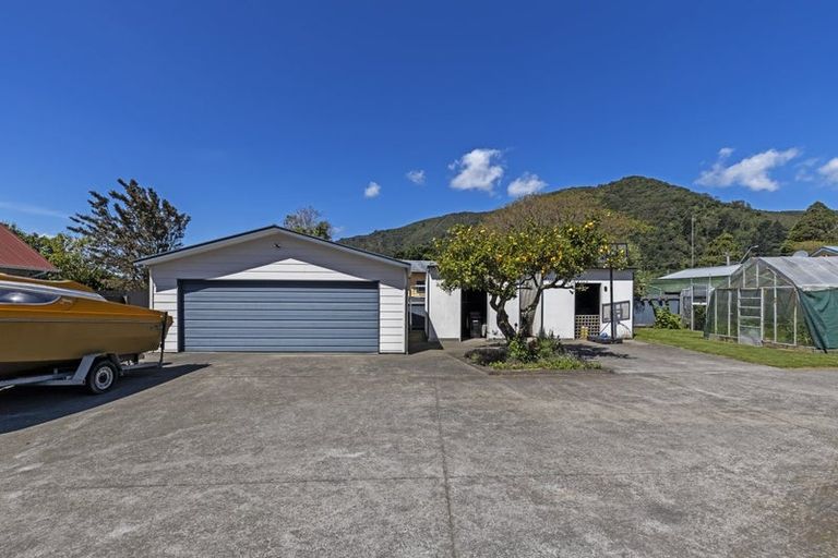 Photo of property in 36 Kent Street, Picton, 7220