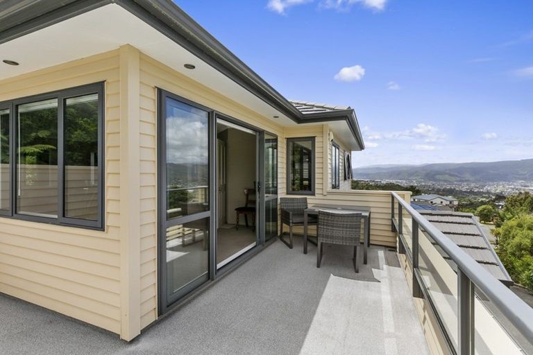Photo of property in 14 Arahiwi Grove, Tirohanga, Lower Hutt, 5010