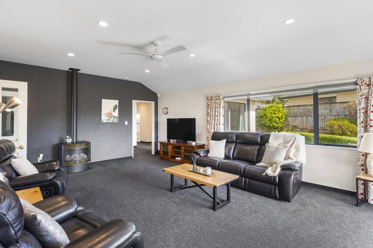 Photo of property in 52 Lorna Irene Drive, Raumati South, Paraparaumu, 5032