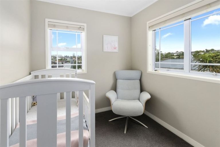 Photo of property in 1/27 Kiteroa Terrace, Rothesay Bay, Auckland, 0630