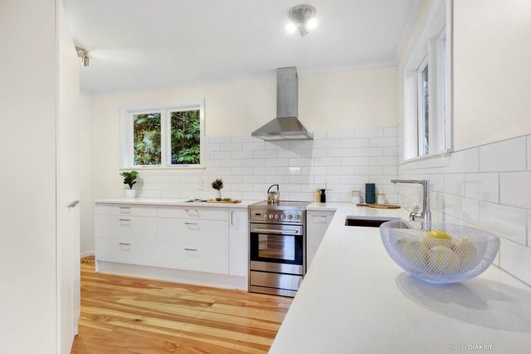 Photo of property in 137 Ruskin Road, Newlands, Wellington, 6037