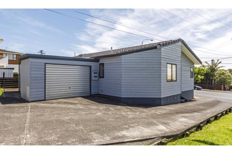 Photo of property in 13a Red Beach Road, Red Beach, 0932