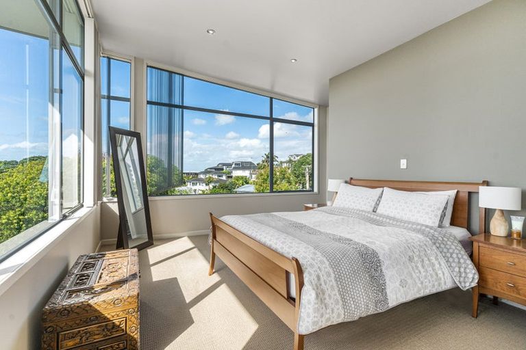 Photo of property in 18a Eastcliffe Road, Castor Bay, Auckland, 0620