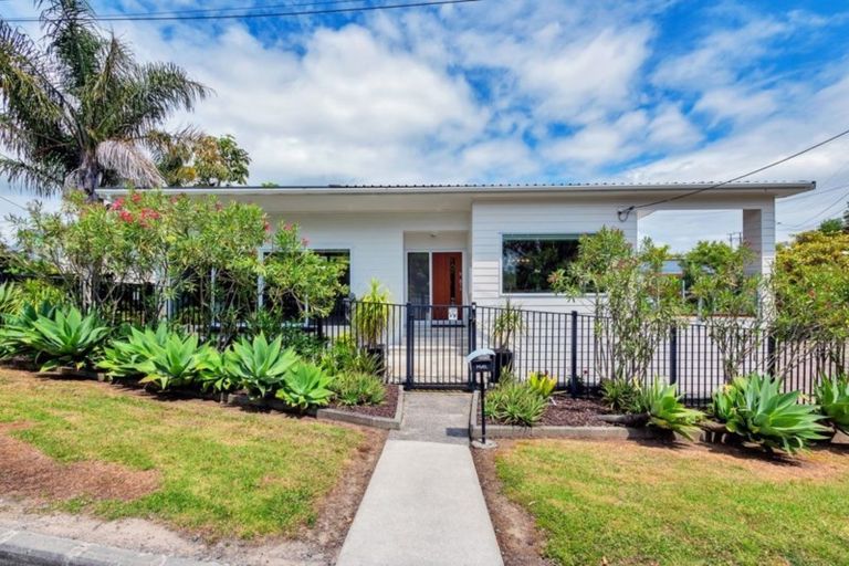 Photo of property in 267 Vipond Road, Stanmore Bay, Whangaparaoa, 0932