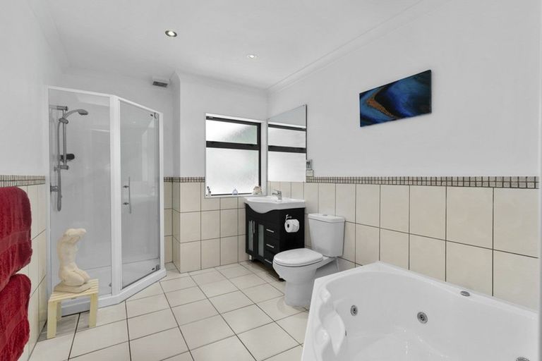 Photo of property in 14 Arahiwi Grove, Tirohanga, Lower Hutt, 5010