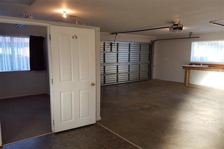 Photo of property in 4 Royal Oak Drive, Kelvin Grove, Palmerston North, 4414