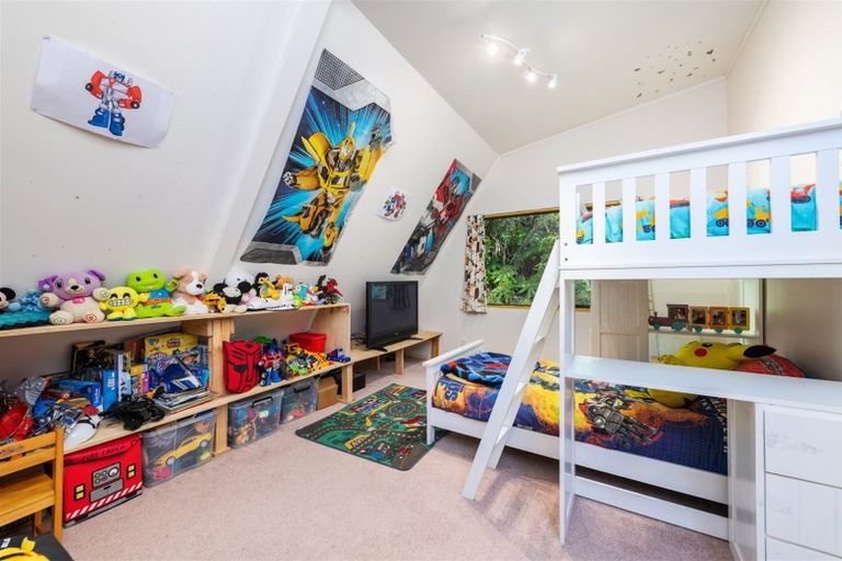 Photo of property in 30 Wood Bay Road, Titirangi, Auckland, 0604