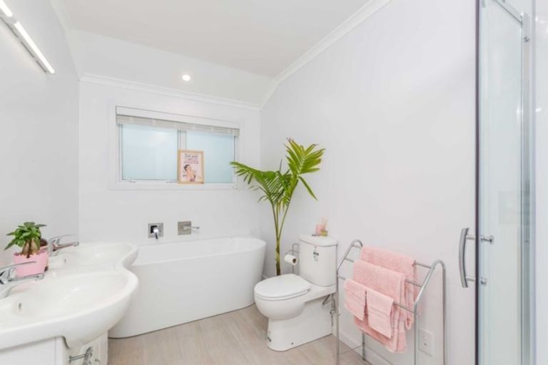 Photo of property in 38 Alderton Drive, Kerikeri, 0230