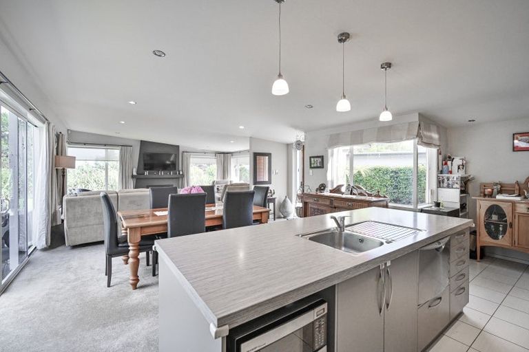 Photo of property in 16 Hikanui Drive, Havelock North, 4130