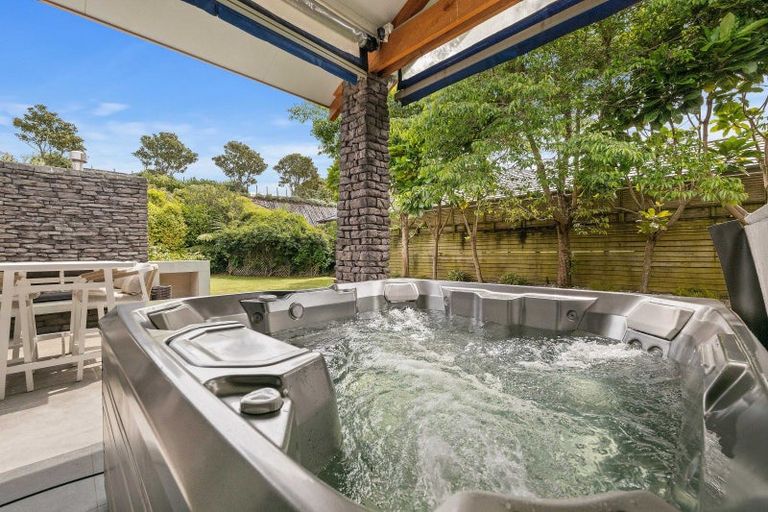 Photo of property in 11 Links Drive, Waiwhakaiho, New Plymouth, 4312