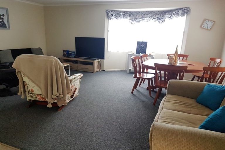 Photo of property in 2b Cliff Road, Papakura, 2110