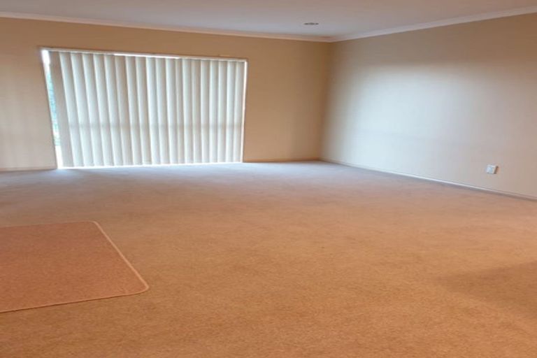 Photo of property in 8 Papatahi Lane, Flat Bush, Auckland, 2019