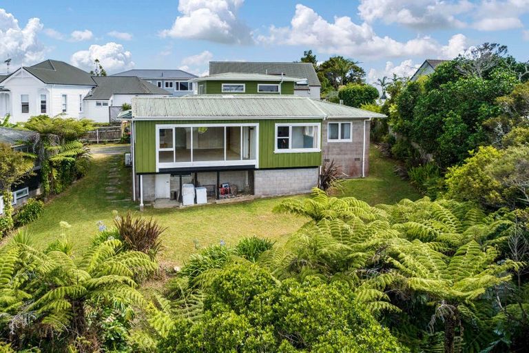 Photo of property in 26 Fairfax Avenue, Northcote, Auckland, 0627