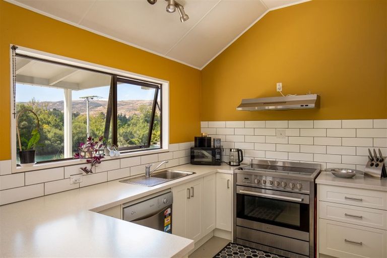 Photo of property in 43 Cheviot Street, Roxburgh, 9500