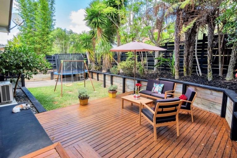 Photo of property in 2/8 Cranston Street, Torbay, Auckland, 0632