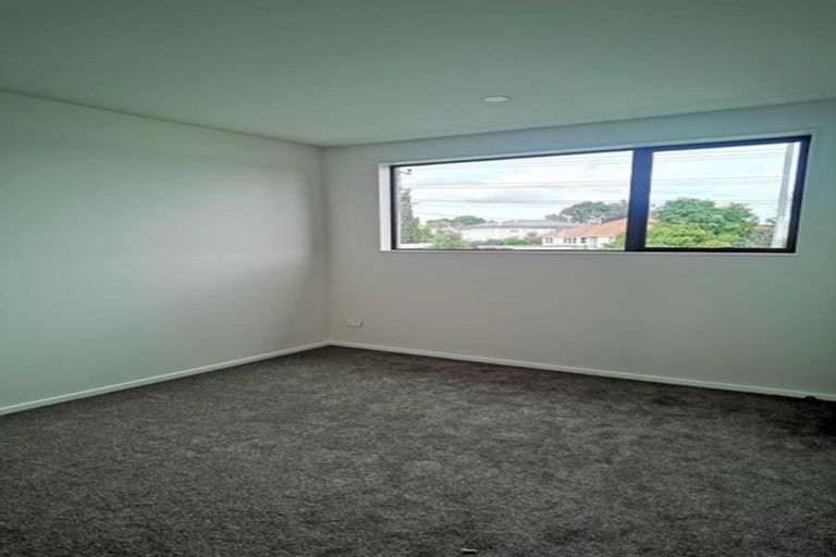 Photo of property in 150b Chivalry Road, Glenfield, Auckland, 0629