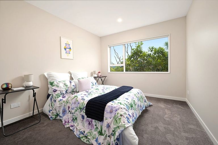 Photo of property in 220 Forest Hill Road, Waiatarua, Auckland, 0612