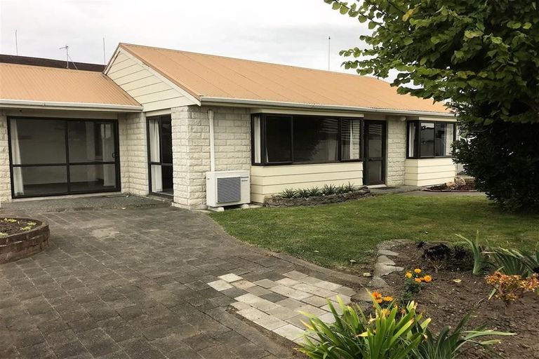 Photo of property in 2/10 Lee Road, Taradale, Napier, 4112