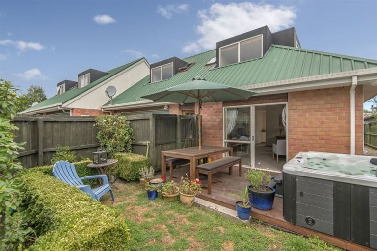 Photo of property in 3/9 Cherry Place, Casebrook, Christchurch, 8051