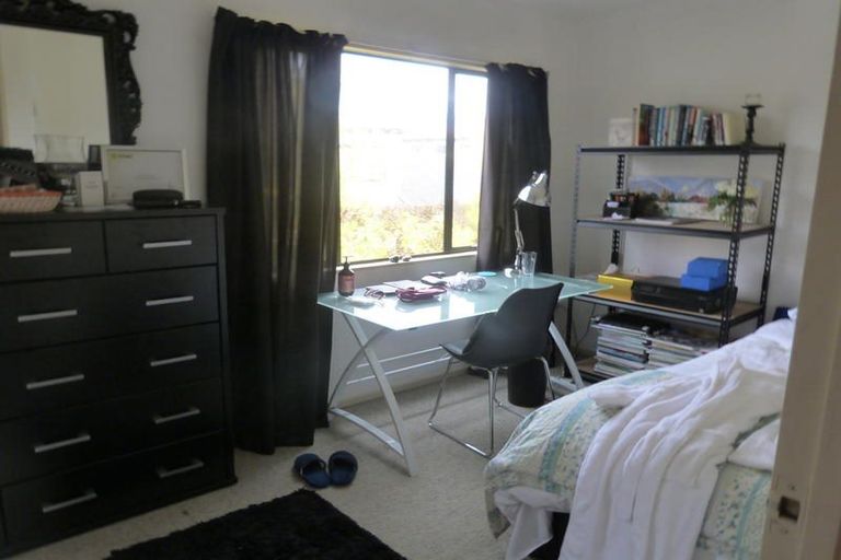 Photo of property in Lynn Park Terrace, 15/12 Ambrico Place, New Lynn, Auckland, 0600