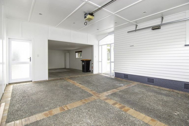 Photo of property in 18 Churchill Avenue, Hokowhitu, Palmerston North, 4410