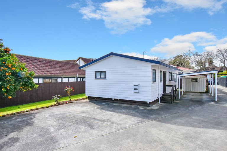 Photo of property in 2/10 Carnoustie Drive, Wattle Downs, Auckland, 2103