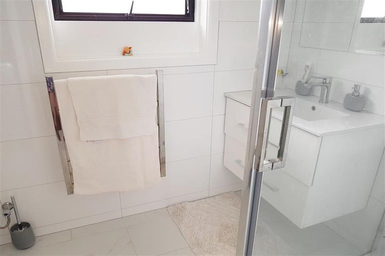 Photo of property in 2/1 Grassways Avenue, Pakuranga, Auckland, 2010