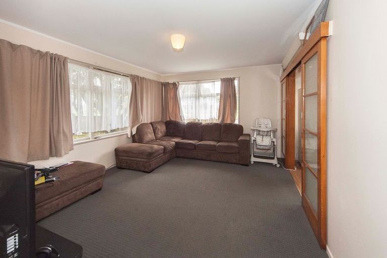 Photo of property in 99 Universal Drive, Henderson, Auckland, 0610