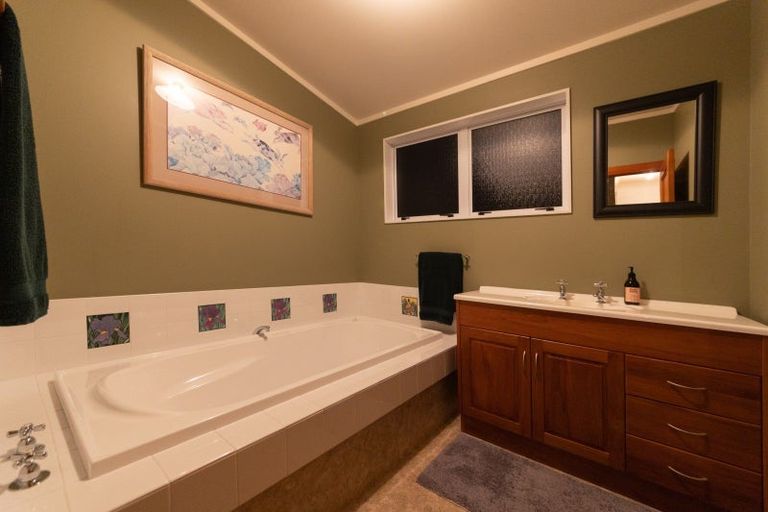 Photo of property in 122 Pahiatua Aokautere Road, Aokautere, Palmerston North, 4471