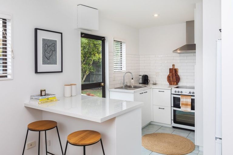 Photo of property in 2/48 Mcfaddens Road, St Albans, Christchurch, 8052