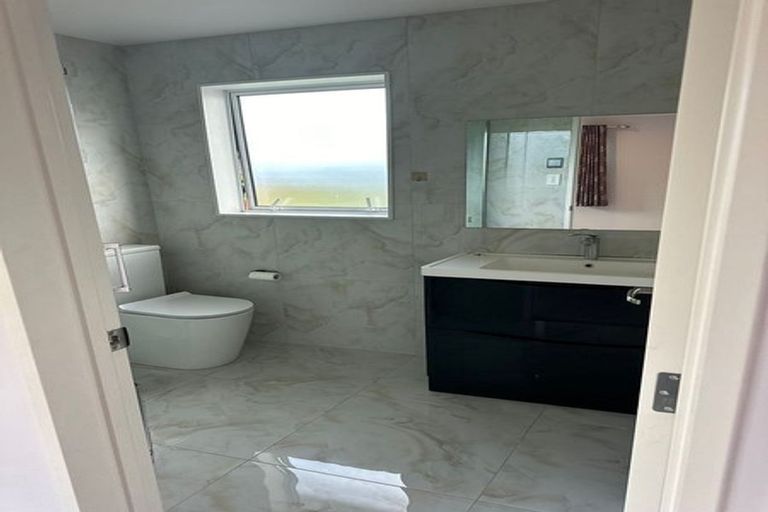 Photo of property in 56a Hutchinson Avenue, New Lynn, Auckland, 0600