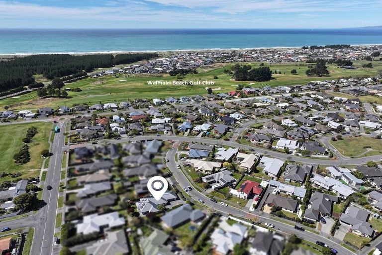 Photo of property in 10 Linkwater Way, Parklands, Christchurch, 8083