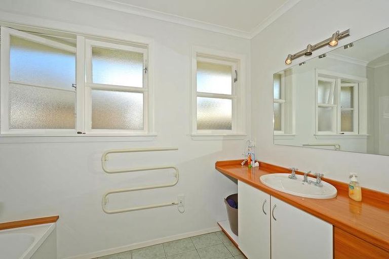 Photo of property in 352a Fergusson Drive, Heretaunga, Upper Hutt, 5018