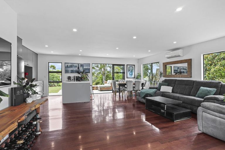Photo of property in 76 Shaw Road, Oratia, Auckland, 0604