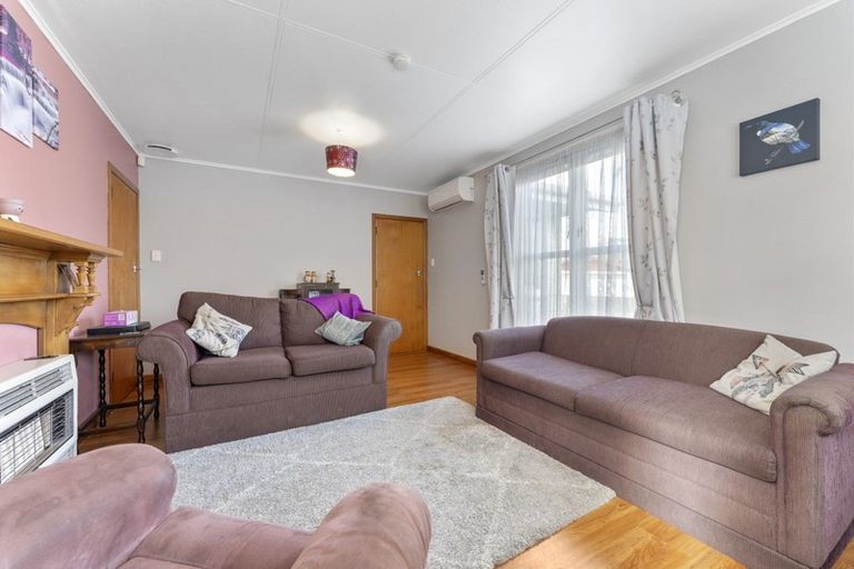 Photo of property in 19 Charwell Place, Highbury, Palmerston North, 4412