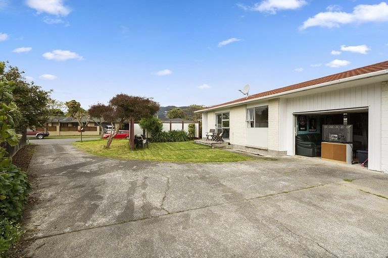 Photo of property in 33a Nimmo Avenue West, Waikanae, 5036
