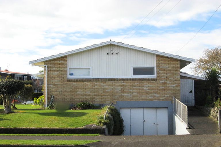 Photo of property in 2 Glen Street, Levin, 5510