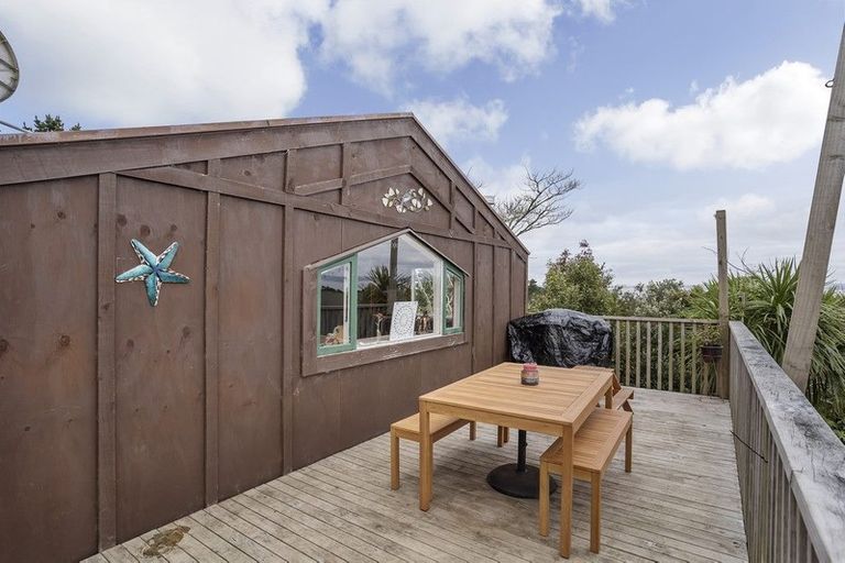 Photo of property in 2219 South Head Road, South Head, Helensville, 0874